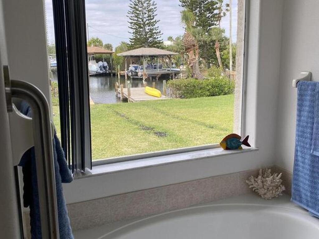 370 Lakeview Drive, Melbourne Beach, FL 32951