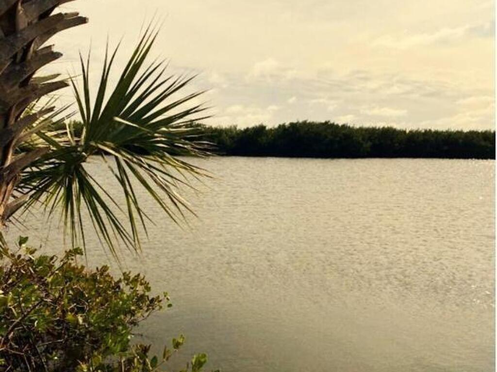370 Lakeview Drive, Melbourne Beach, FL 32951
