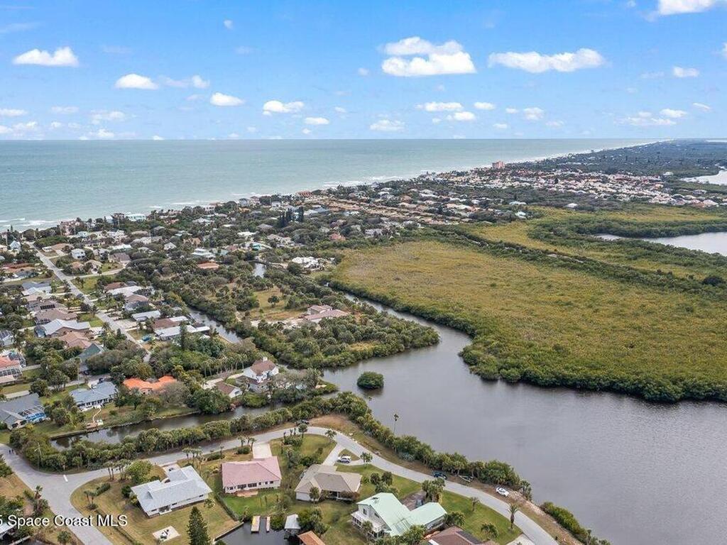 370 Lakeview Drive, Melbourne Beach, FL 32951