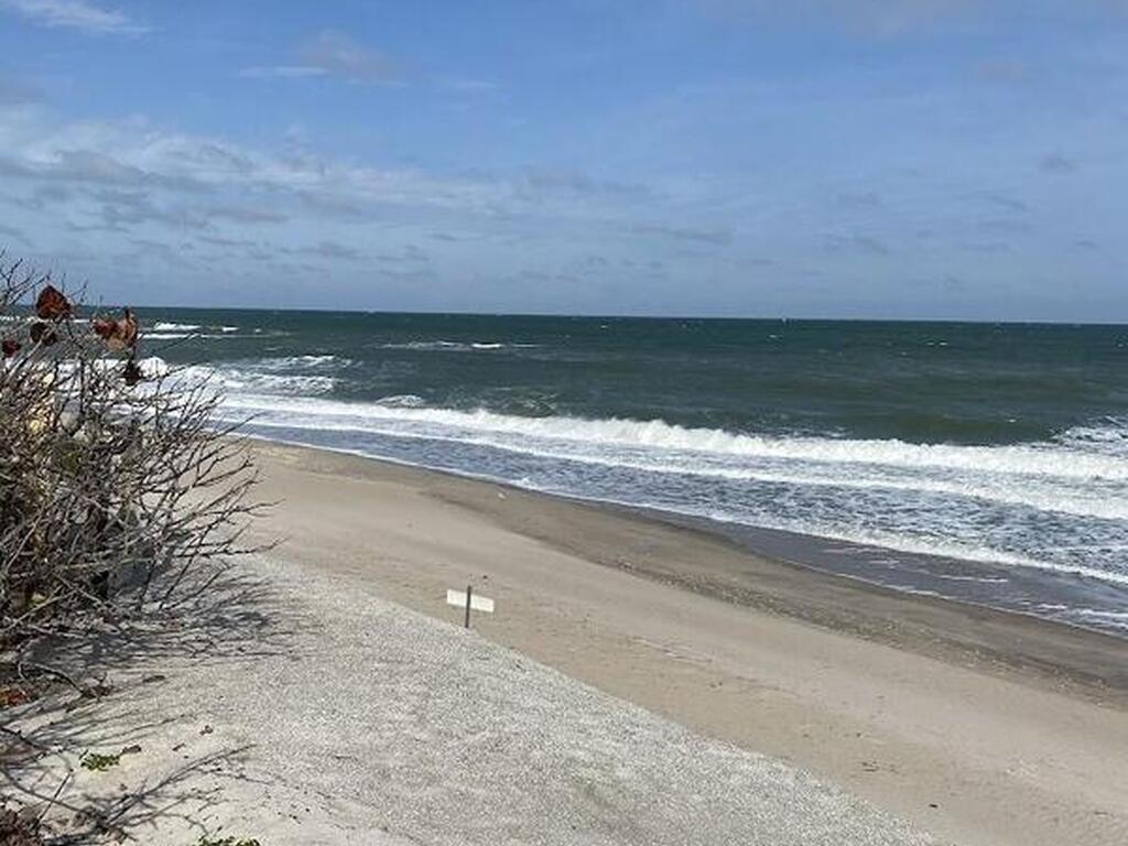 370 Lakeview Drive, Melbourne Beach, FL 32951