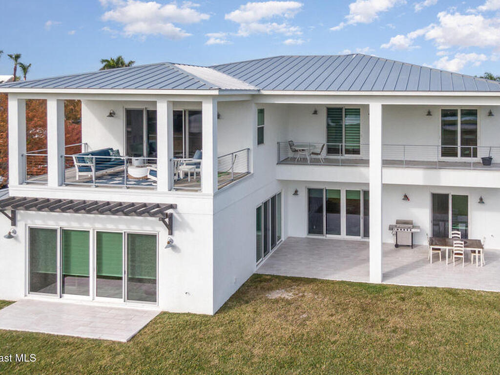 64 Country Club Road, Cocoa Beach, FL 32931
