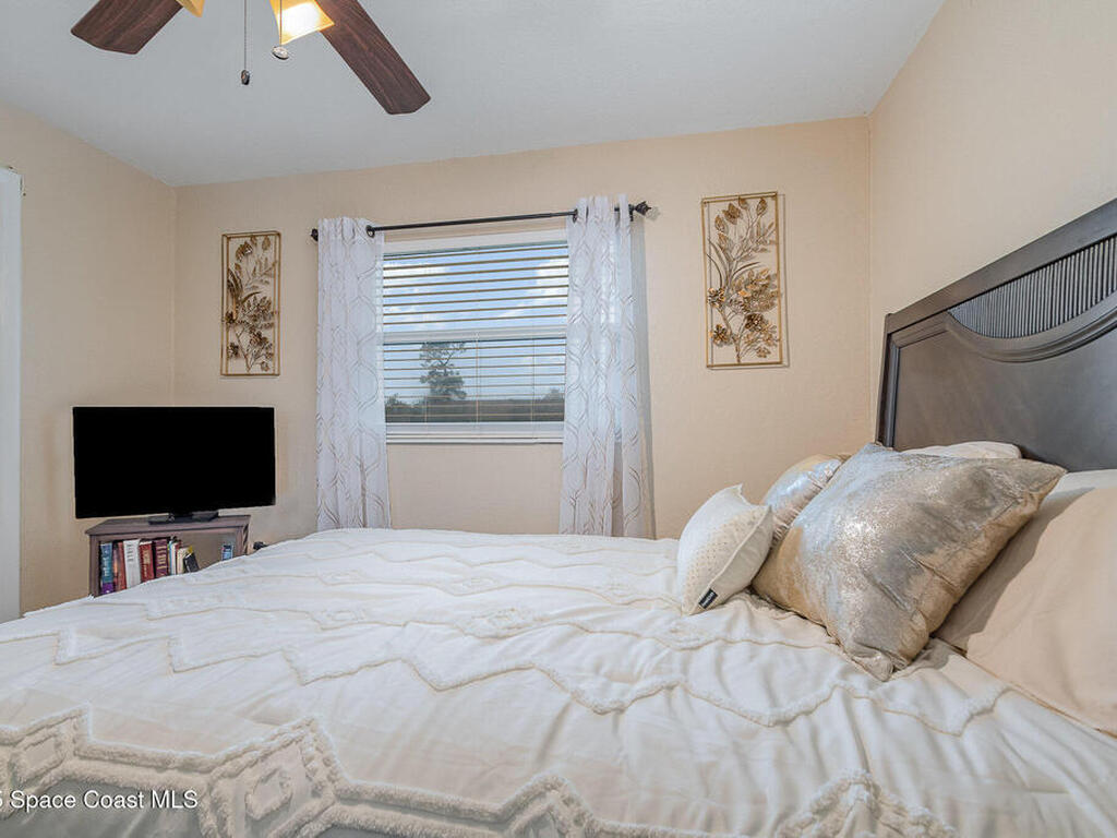 2013 Glendale Boulevard, Mims, FL 32754