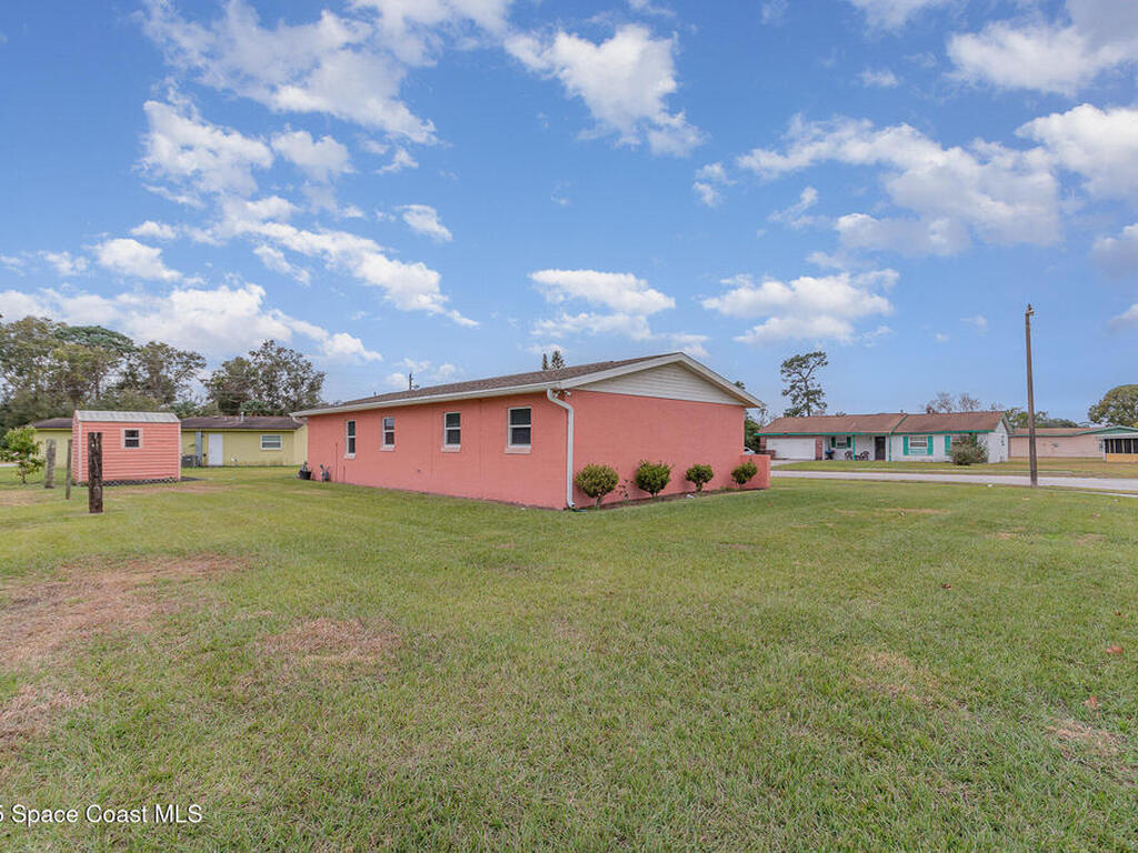 2013 Glendale Boulevard, Mims, FL 32754
