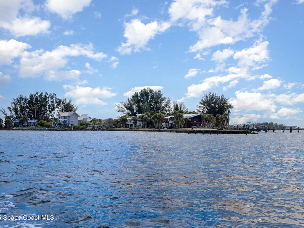 48 Vip Island, Grant, FL 32949