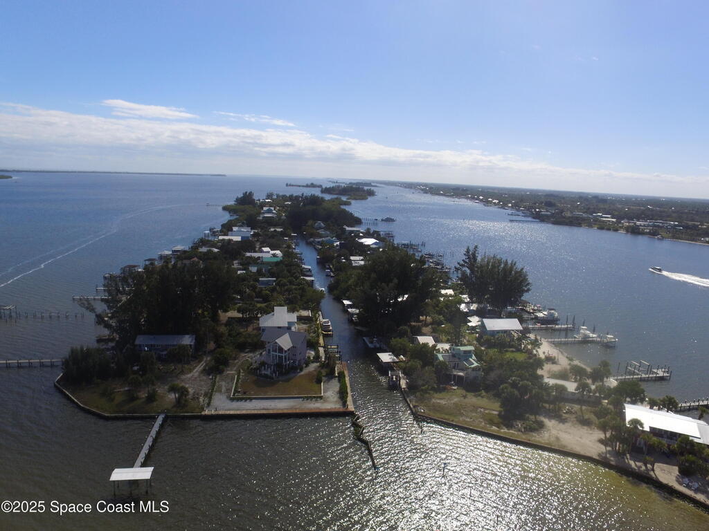 48 Vip Island, Grant, FL 32949