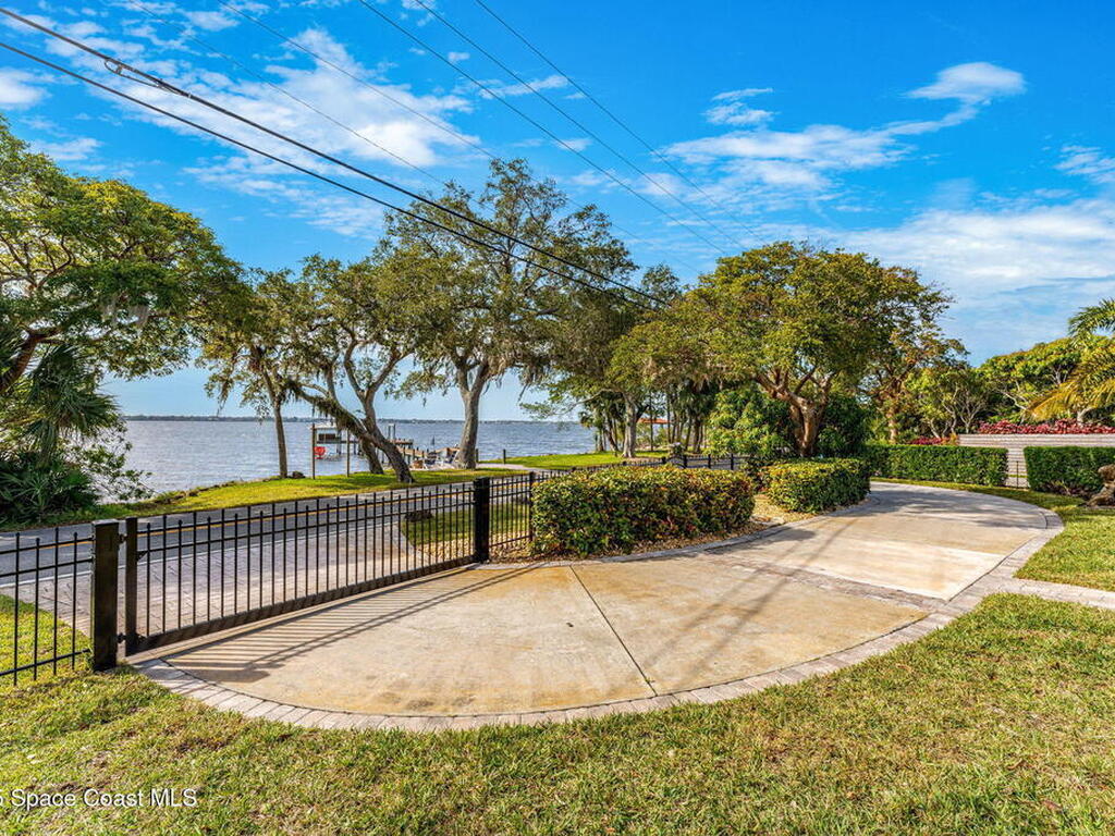 10160 S Tropical Trail, Merritt Island, FL 32952