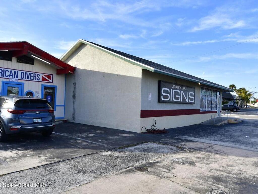 691 N Courtenay Parkway, Merritt Island, FL 32953