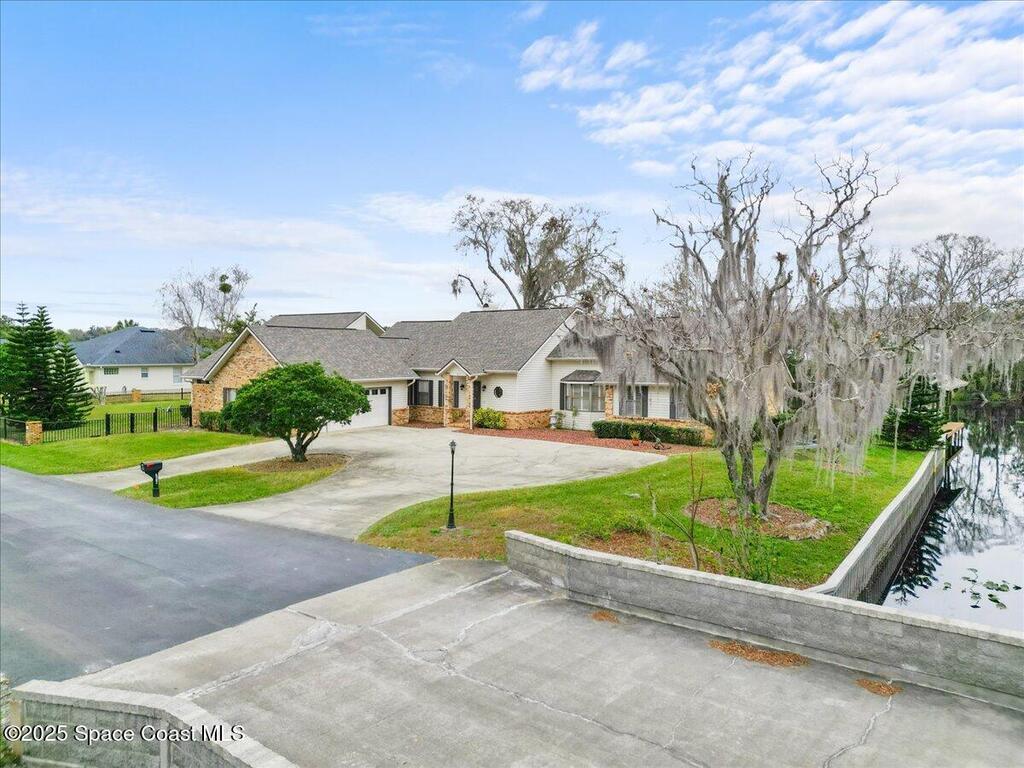 1610 Yellow Brick Road, Astor, FL 32102