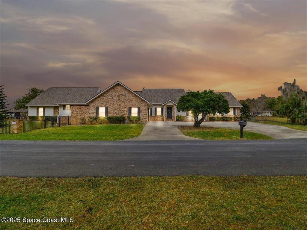 1610 Yellow Brick Road, Astor, FL 32102