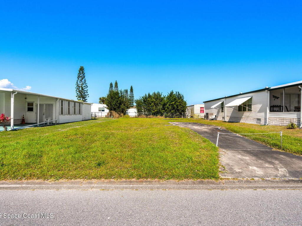 944 Thrush Circle, Barefoot Bay, FL 32976