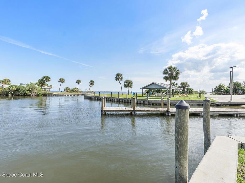 2120 Capeview Street, Merritt Island, FL 32952