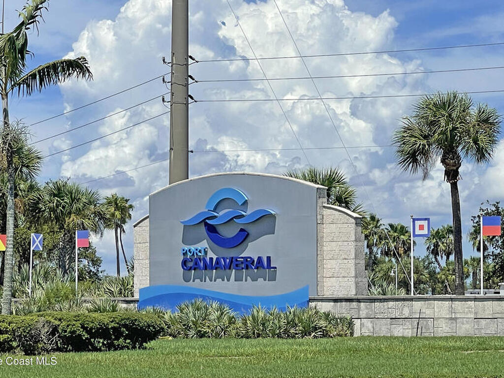 241 S Brevard Avenue, Cocoa Beach, FL 32931