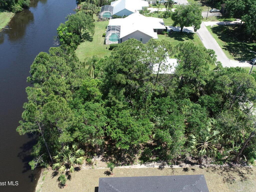 569 Joy Haven Drive, Sebastian, FL 32958