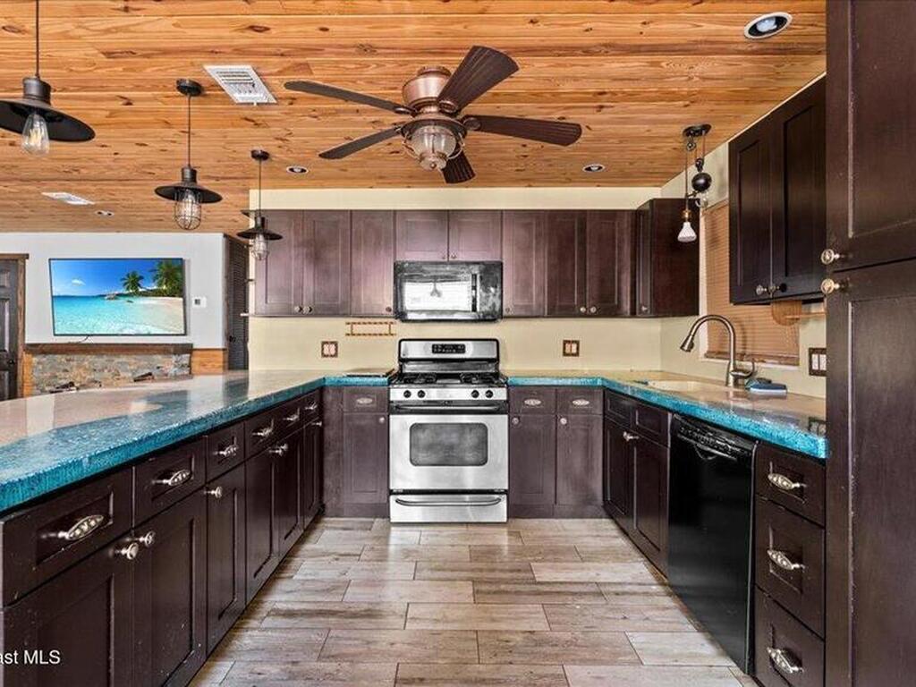 875 Waikiki Drive, Merritt Island, FL 32953