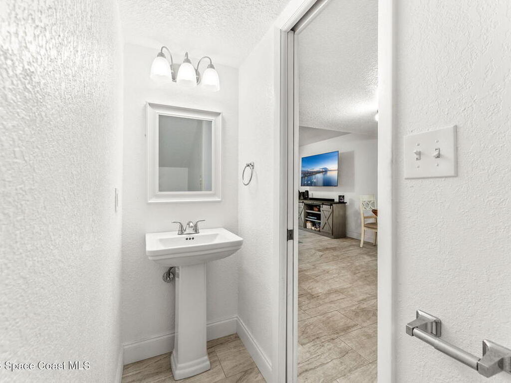 402 N 1st Street, Cocoa Beach, FL 32931