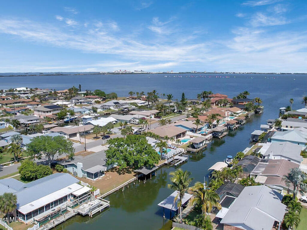 1695 Rochelle Parkway, Merritt Island, FL 32952