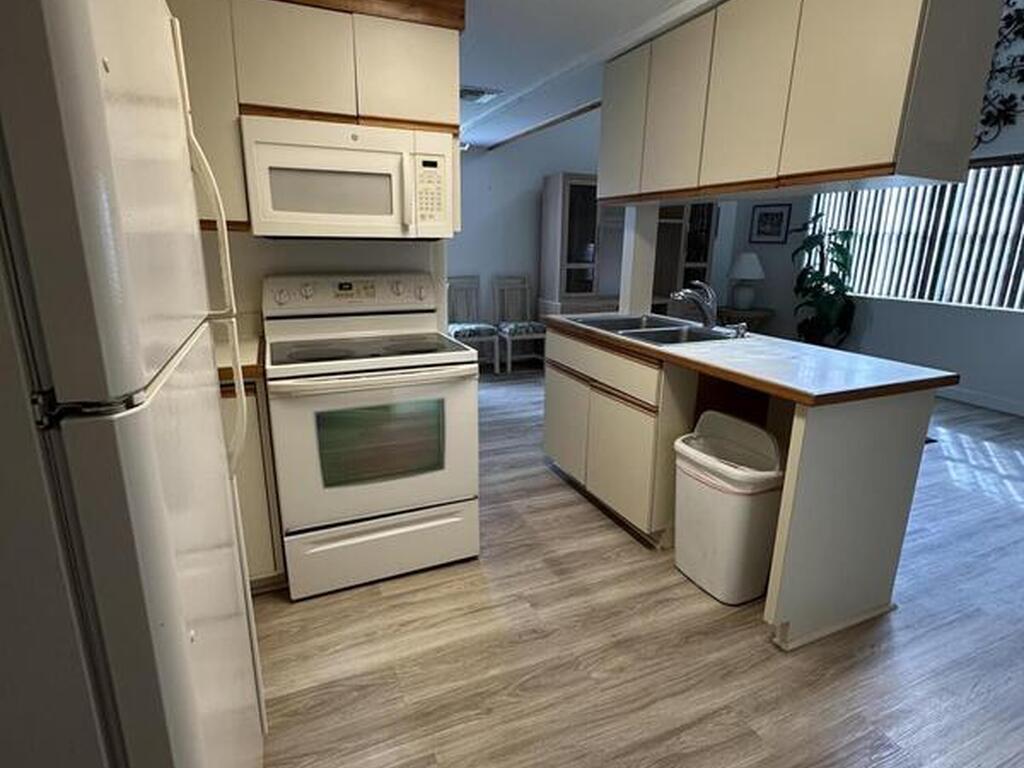 8520 Us-1, Micco, FL 32976