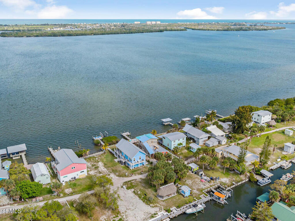 18 Vip Island, Grant, FL 32949