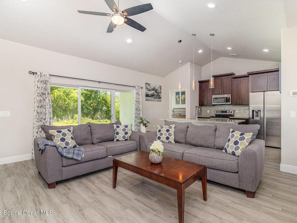 431 Bridgeport Avenue, Palm Bay, FL 32907