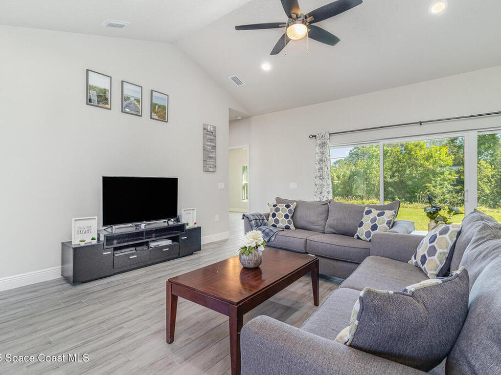 431 Bridgeport Avenue, Palm Bay, FL 32907
