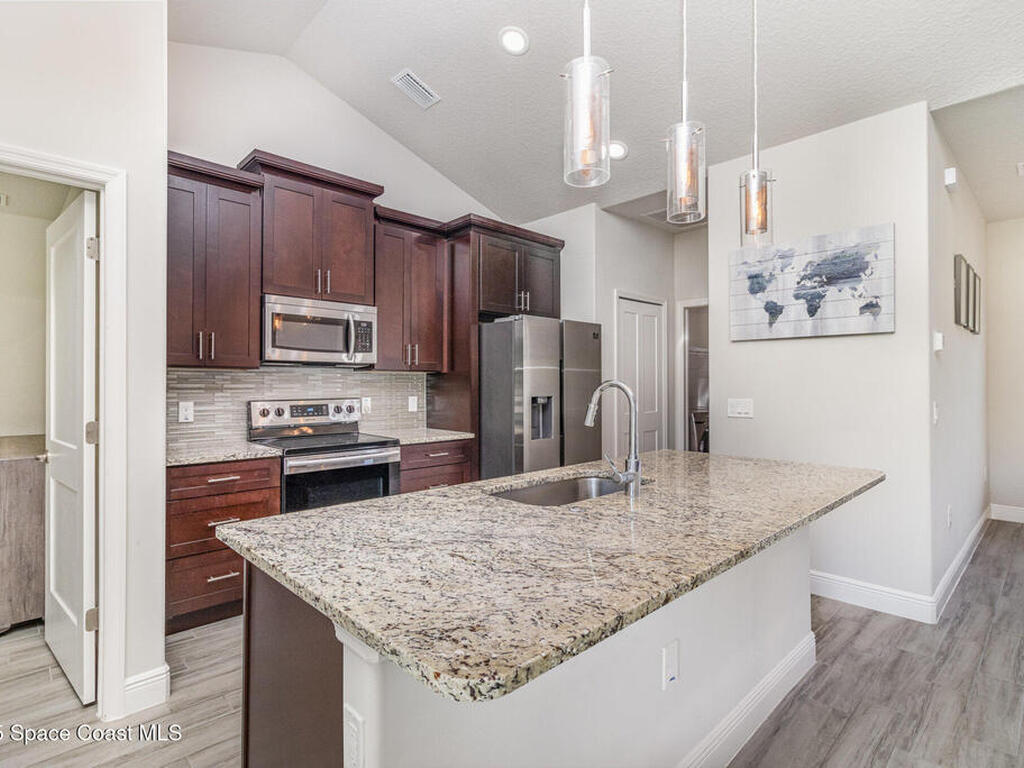 431 Bridgeport Avenue, Palm Bay, FL 32907