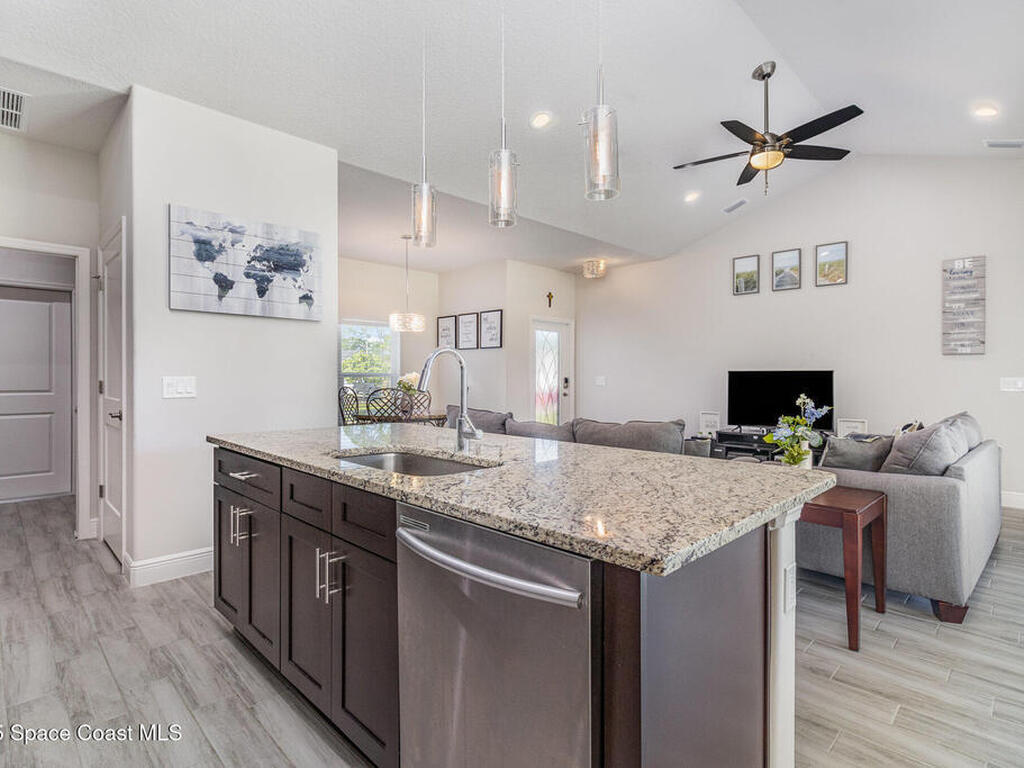 431 Bridgeport Avenue, Palm Bay, FL 32907