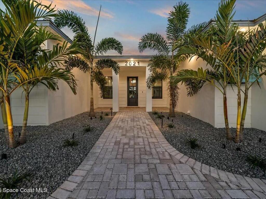 2021 S Orlando Avenue, Cocoa Beach, FL 32931