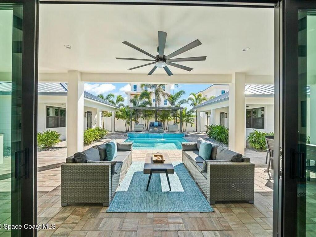 2021 S Orlando Avenue, Cocoa Beach, FL 32931