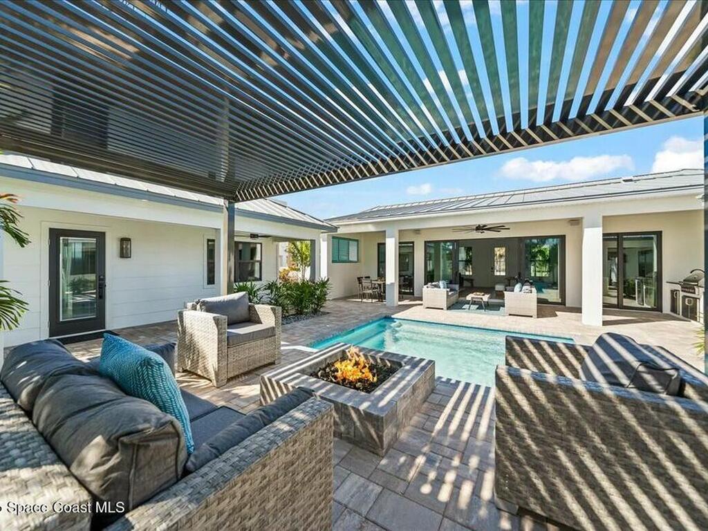 2021 S Orlando Avenue, Cocoa Beach, FL 32931