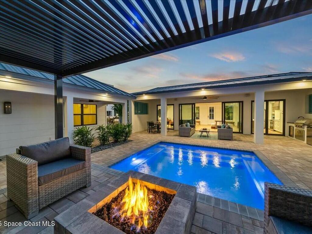 2021 S Orlando Avenue, Cocoa Beach, FL 32931