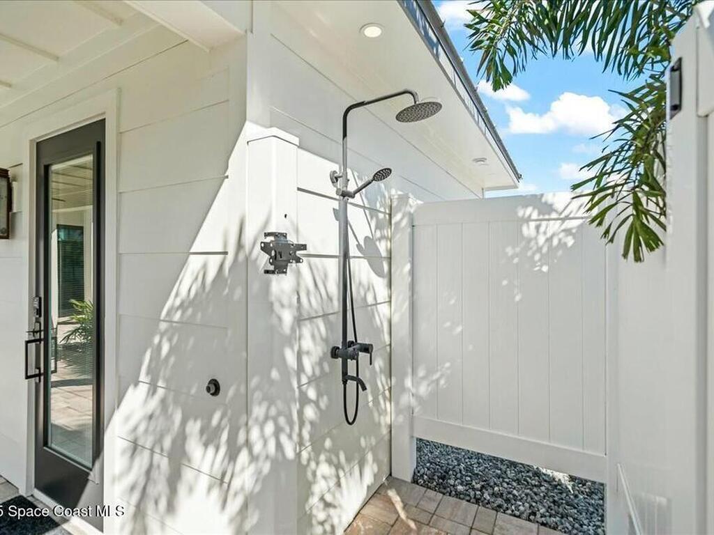 2021 S Orlando Avenue, Cocoa Beach, FL 32931