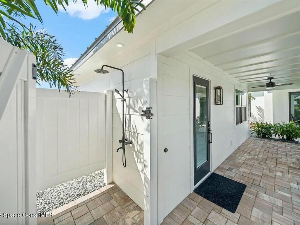 2021 S Orlando Avenue, Cocoa Beach, FL 32931