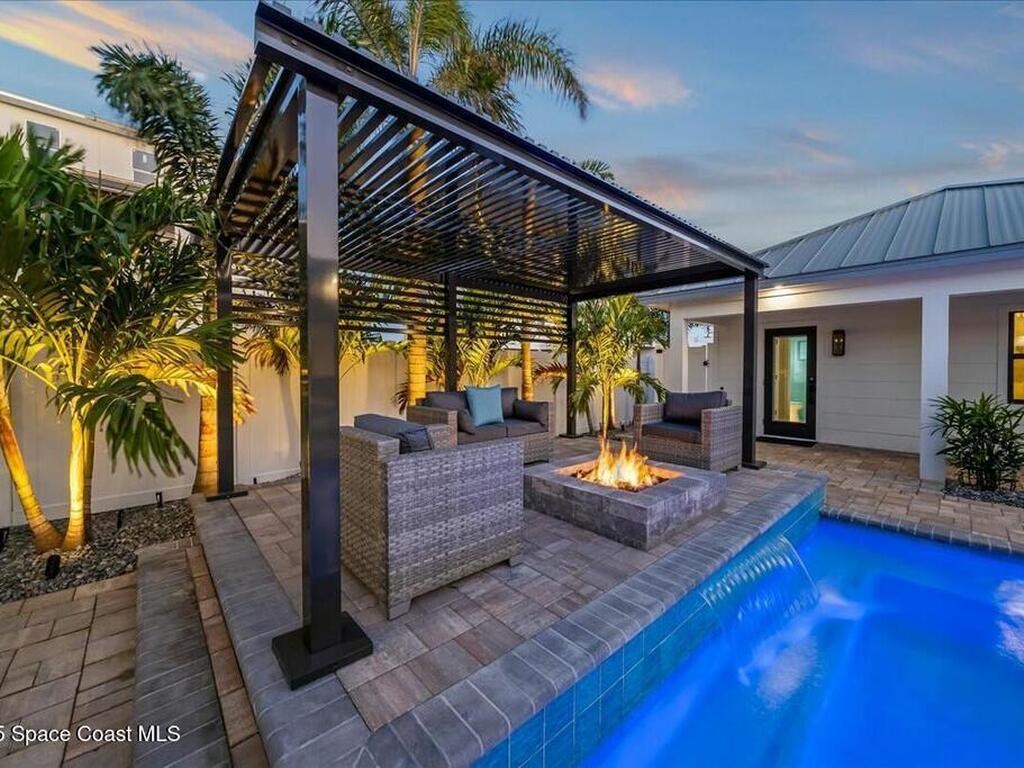 2021 S Orlando Avenue, Cocoa Beach, FL 32931