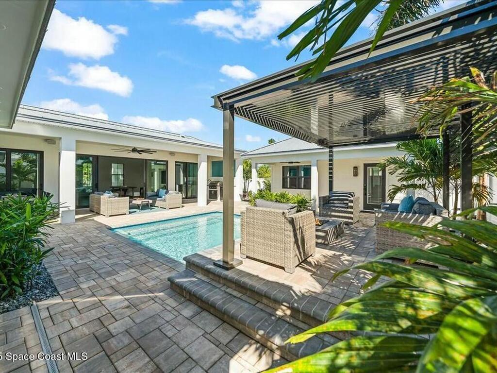 2021 S Orlando Avenue, Cocoa Beach, FL 32931