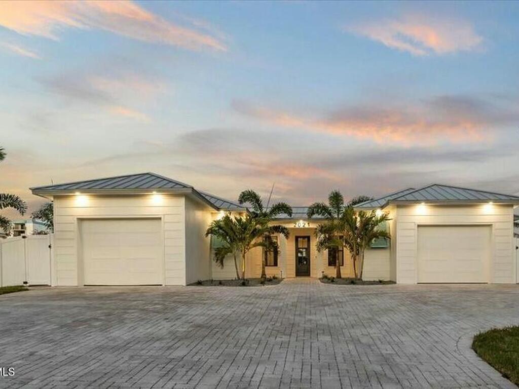 2021 S Orlando Avenue, Cocoa Beach, FL 32931