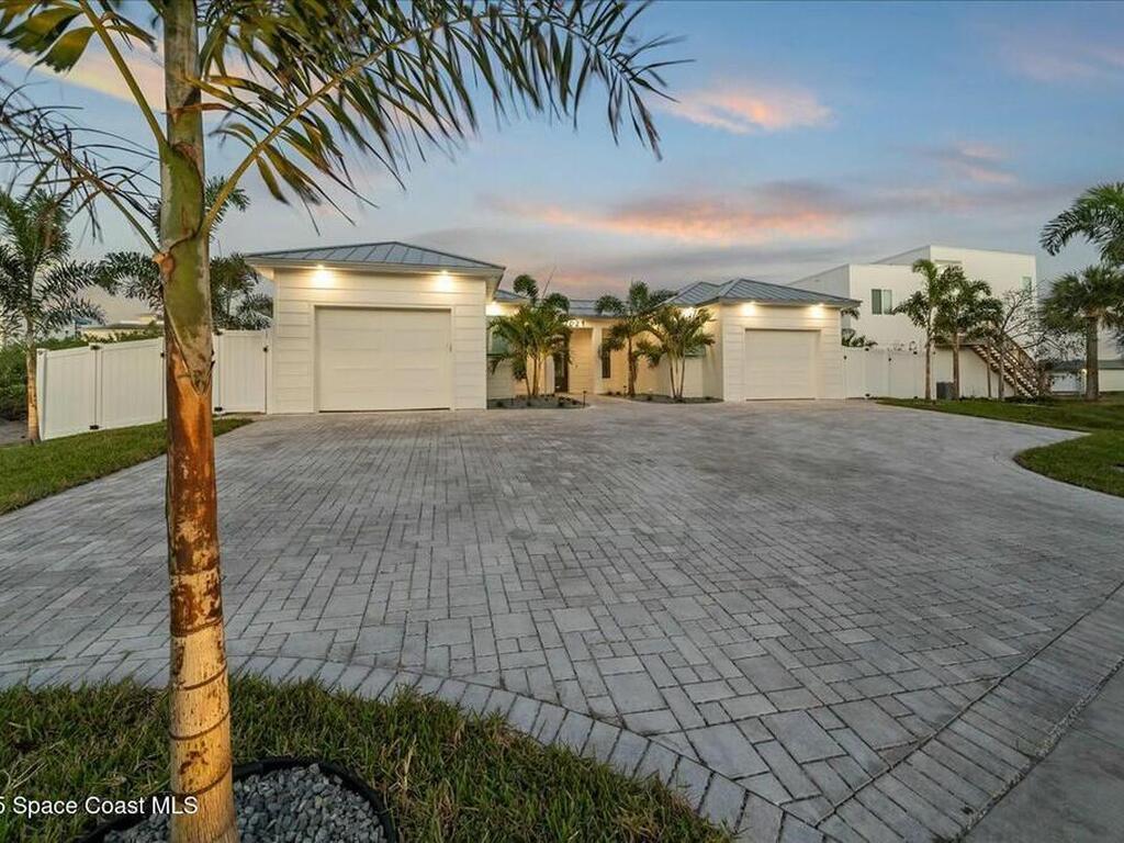 2021 S Orlando Avenue, Cocoa Beach, FL 32931