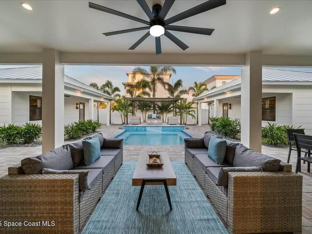 2021 S Orlando Avenue, Cocoa Beach, FL 32931
