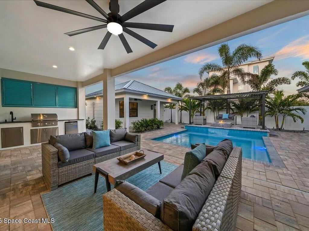 2021 S Orlando Avenue, Cocoa Beach, FL 32931
