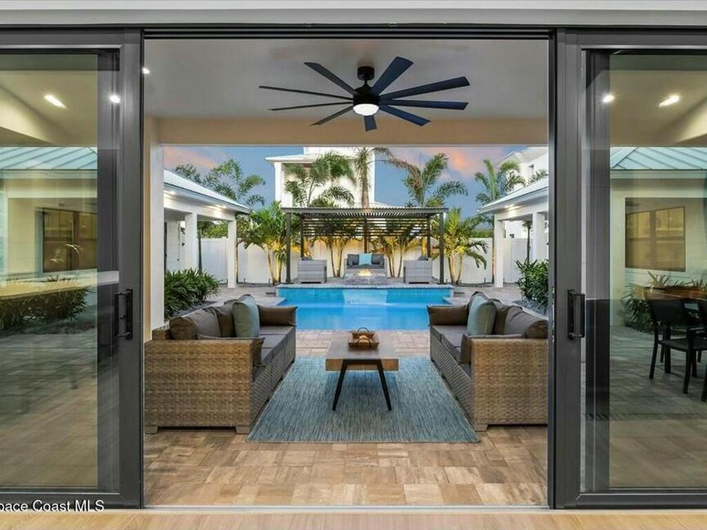 2021 S Orlando Avenue, Cocoa Beach, FL 32931
