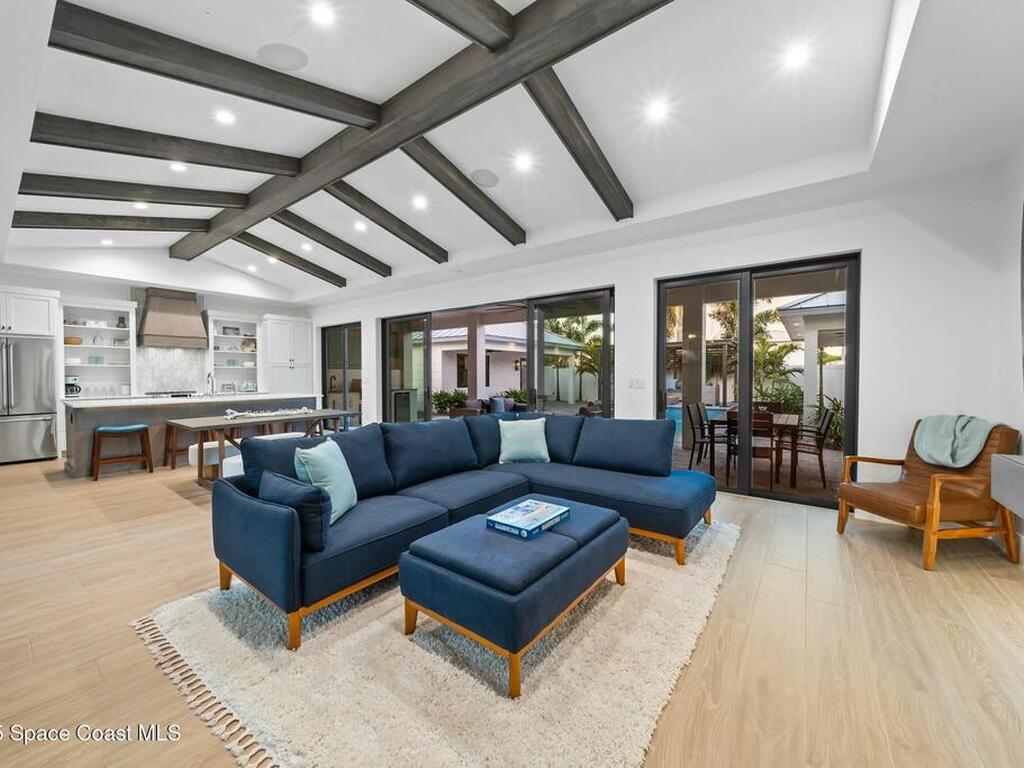 2021 S Orlando Avenue, Cocoa Beach, FL 32931