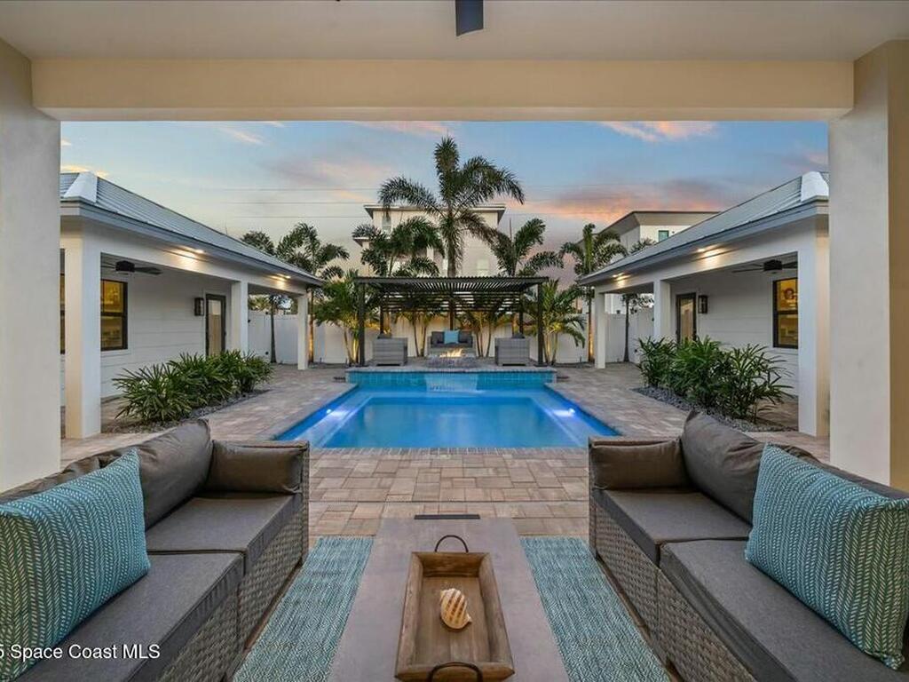 2021 S Orlando Avenue, Cocoa Beach, FL 32931
