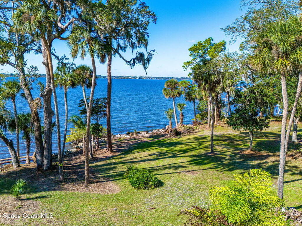 1605 N Tropical Trail, Merritt Island, FL 32953