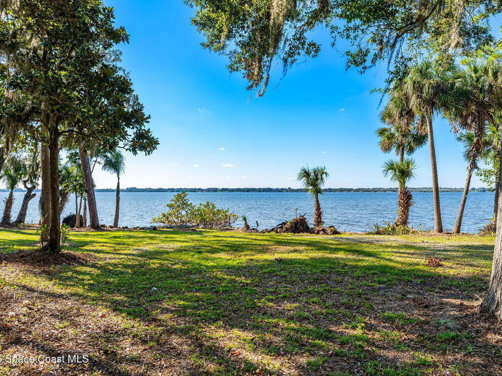 1605 N Tropical Trail, Merritt Island, FL 32953