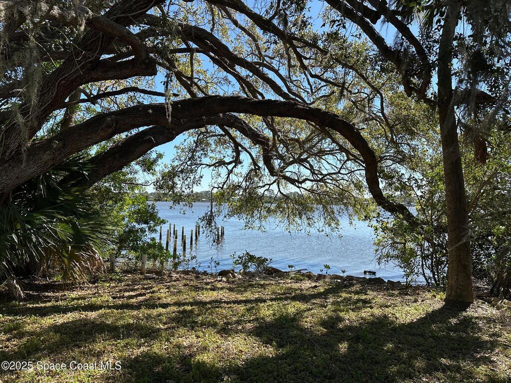 1933 Bayview Drive, New Smyrna Beach, FL 32168