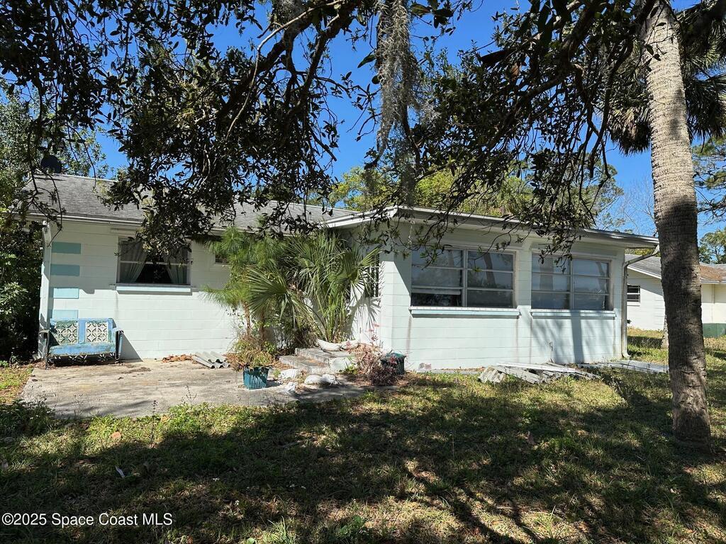 1933 Bayview Drive, New Smyrna Beach, FL 32168