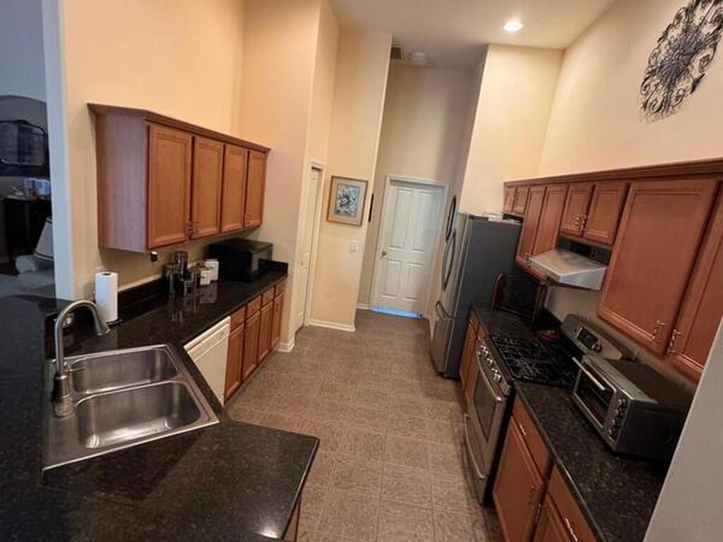 1133 Helmsdale Drive, Wesley Chapel, FL 33545