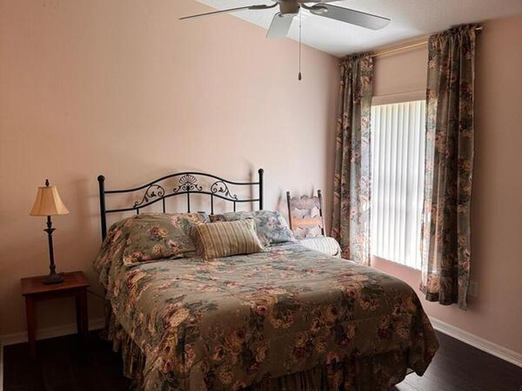 1133 Helmsdale Drive, Wesley Chapel, FL 33545