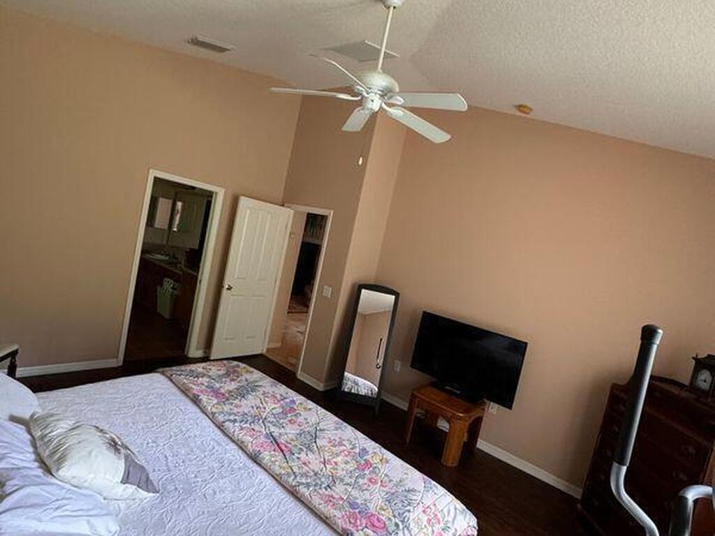 1133 Helmsdale Drive, Wesley Chapel, FL 33545