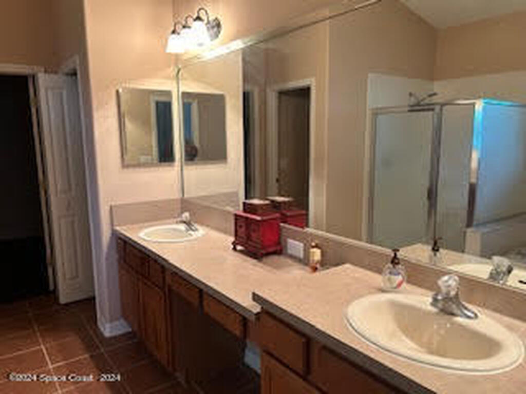 1133 Helmsdale Drive, Wesley Chapel, FL 33545