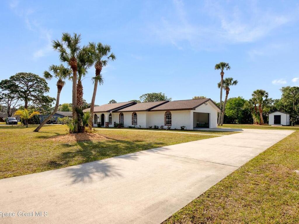 5215 Pina Vista Drive, Melbourne, FL 32934